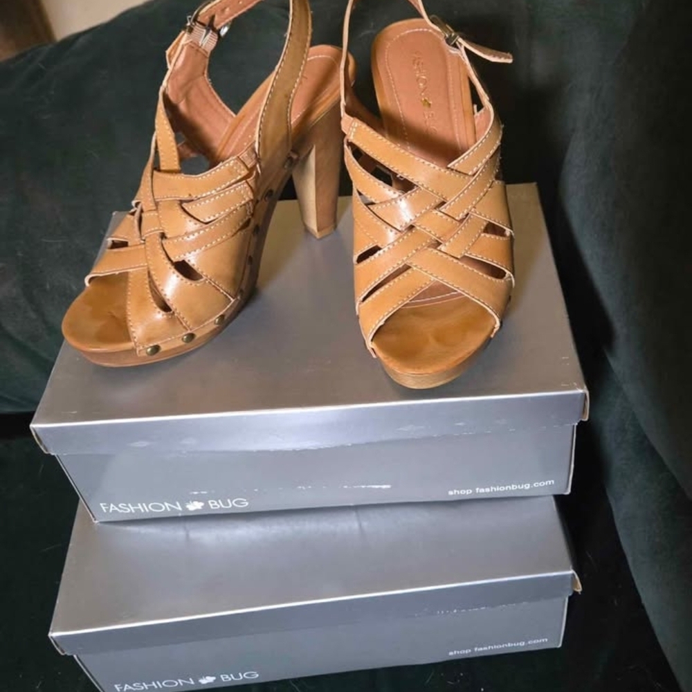Women’s Tan Strappy Platform Heels